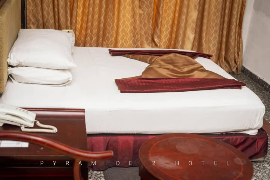 Pyramide II Hotel Kinshasa Exterior photo
